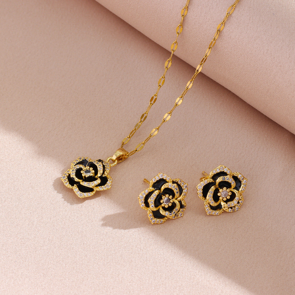 Micro-inlaid Zirconium Black Rose Necklace