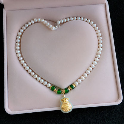 Pendant pearl necklace