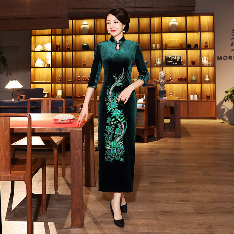 Retro improved embroidered cheongsam