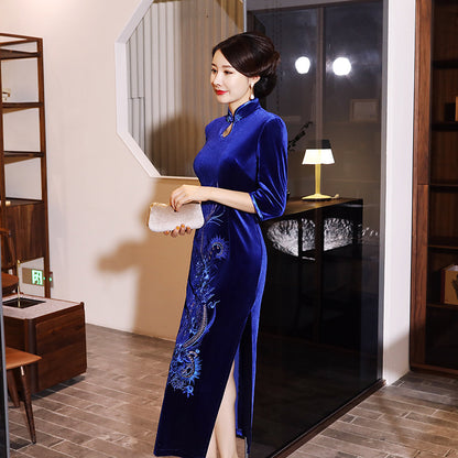 Retro improved embroidered cheongsam