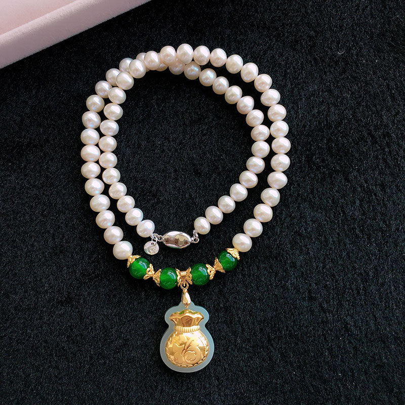 Pendant pearl necklace