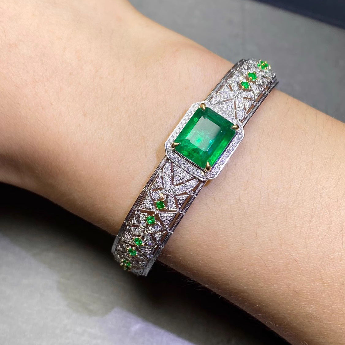 Micro-inlaid Diamond Emerald Bracelet Two-tone