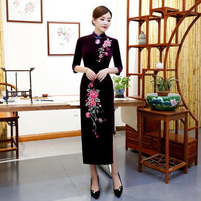 Embroidered retro long cheongsam dress with three-quarter sleeves velvet cheongsam