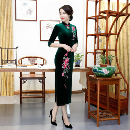 Embroidered retro long cheongsam dress with three-quarter sleeves velvet cheongsam