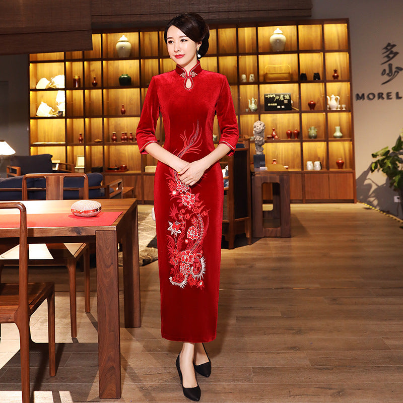 Retro improved embroidered cheongsam