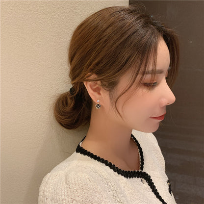 925 Silver  Flower Heart-shaped Small And Simple Female Stud Earrings