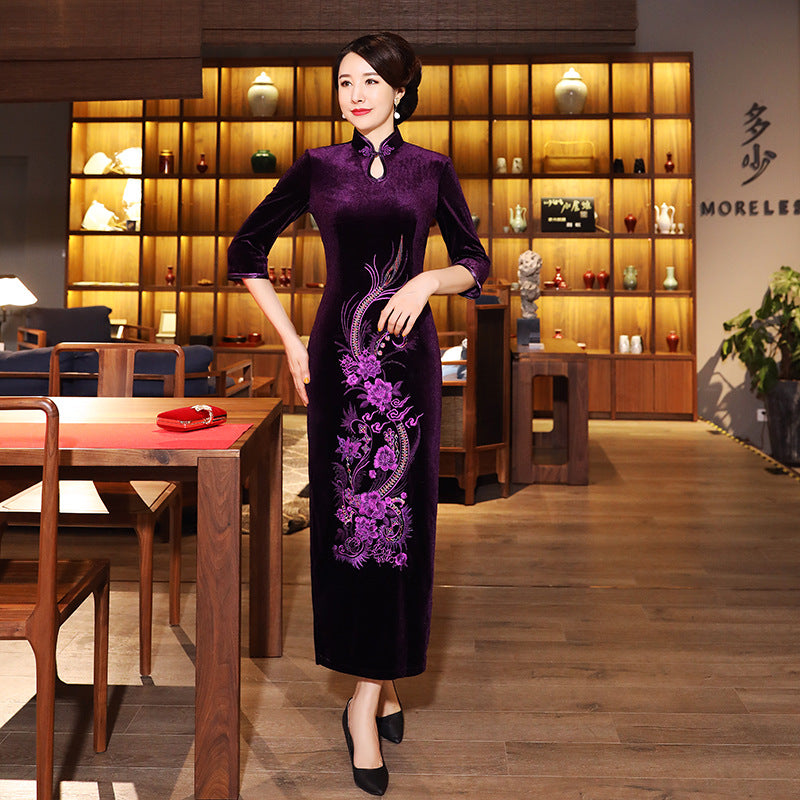 Retro improved embroidered cheongsam