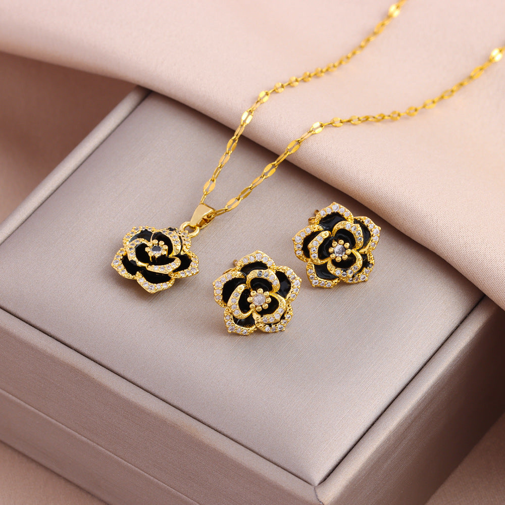 Micro-inlaid Zirconium Black Rose Necklace