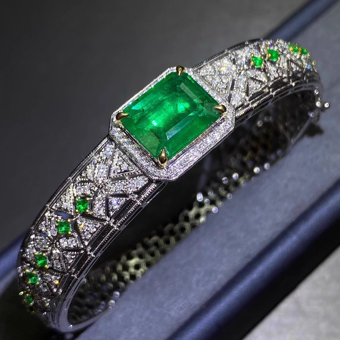 Micro-inlaid Diamond Emerald Bracelet Two-tone