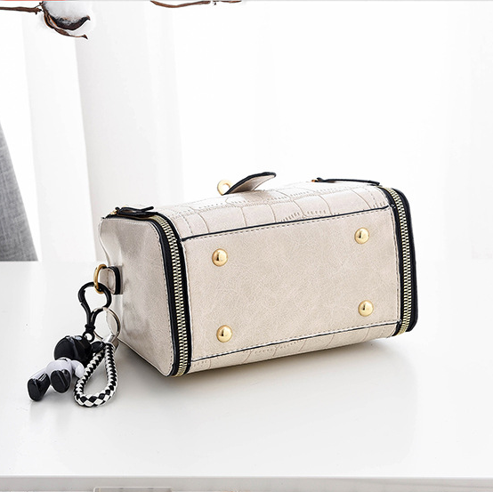 Shoulder bag crossbody bag